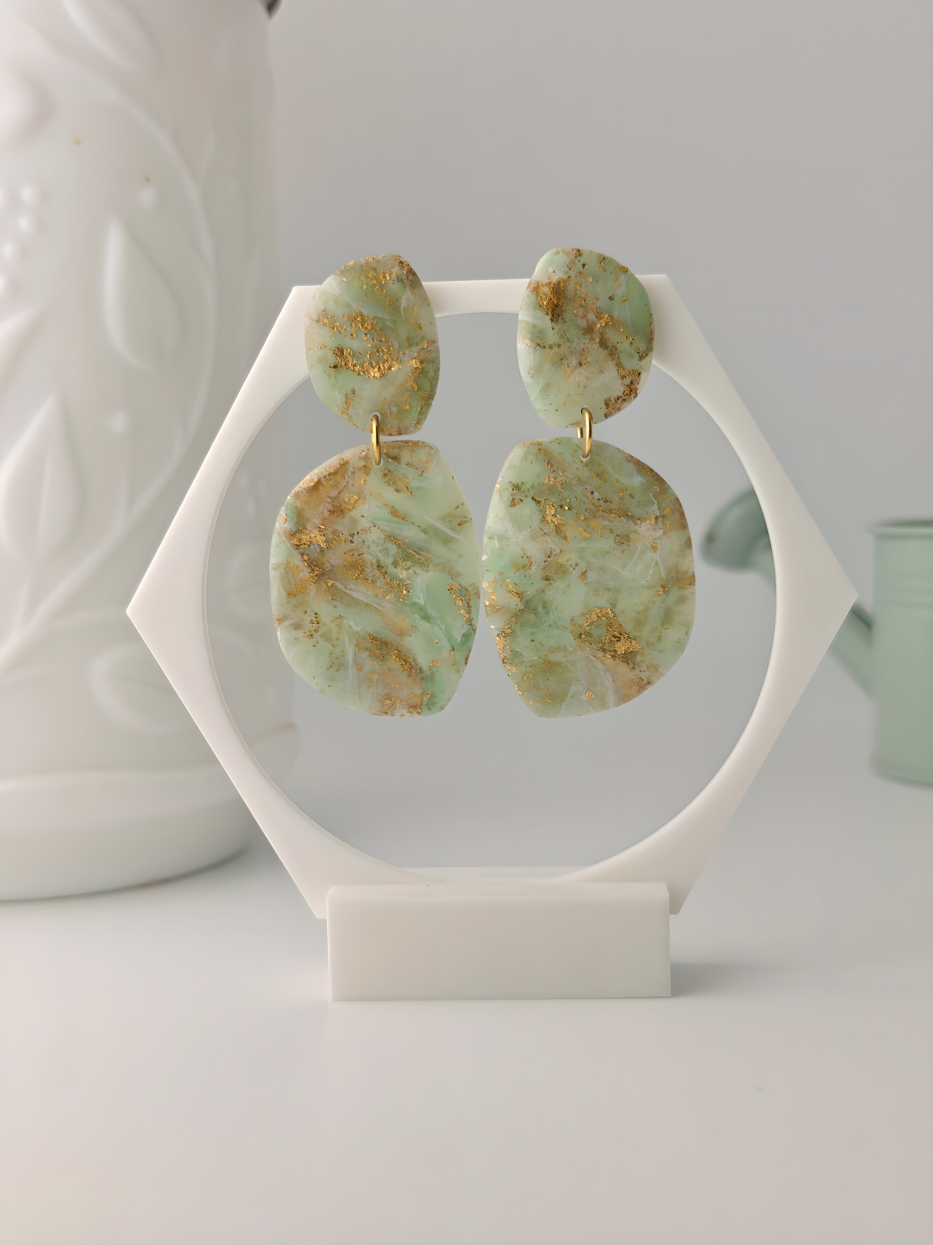 Inconnu vert, boucles d'oreilles polymère — Ora Angers
