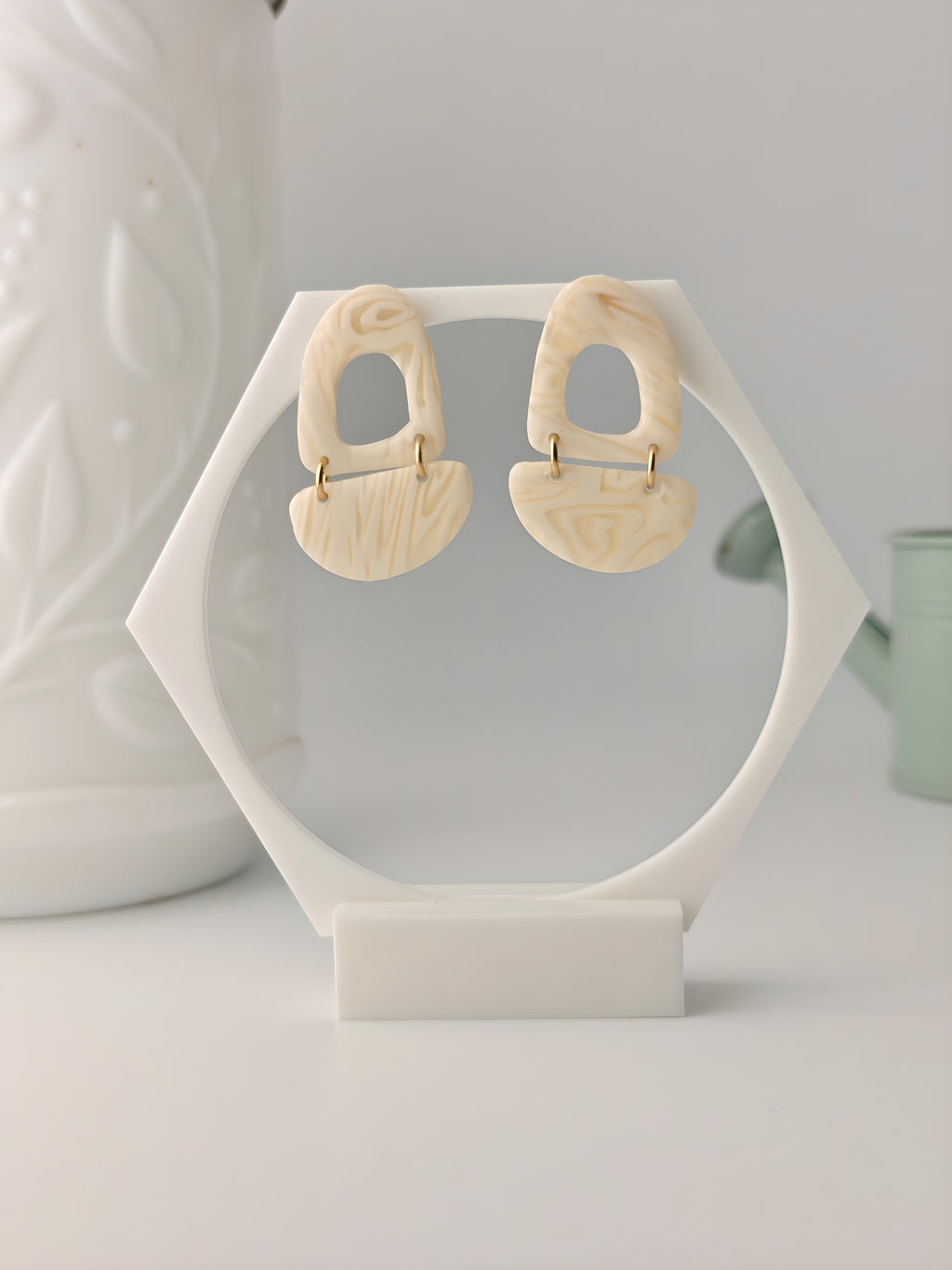 Rita ivoire, boucles d'oreilles polymère — Ora Angers