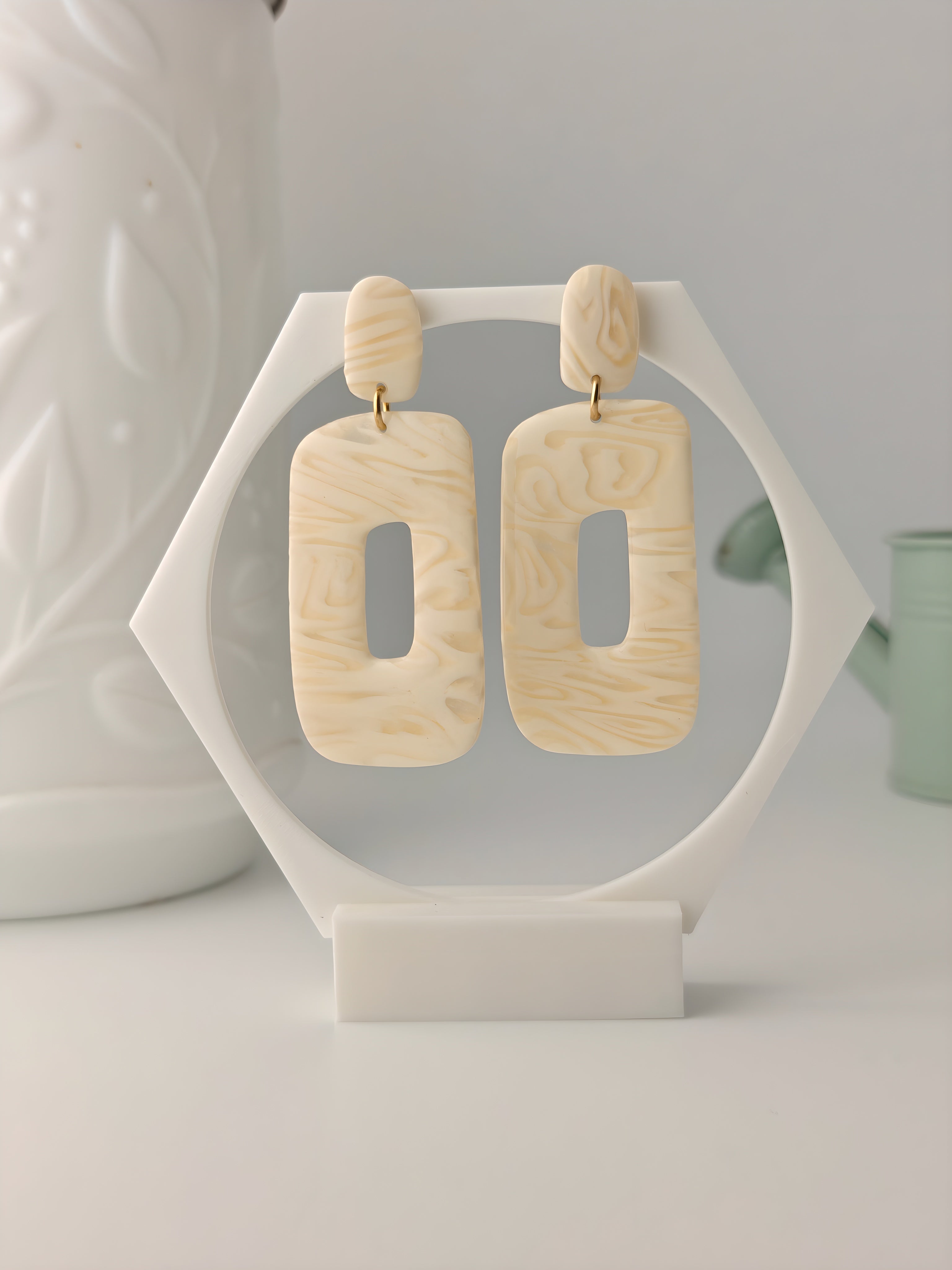 Sibylle ivoire, boucles d'oreilles polymère — Ora Angers